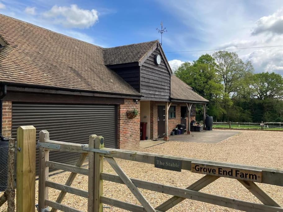The Stable, Grove End Farm Petworth Exterior foto